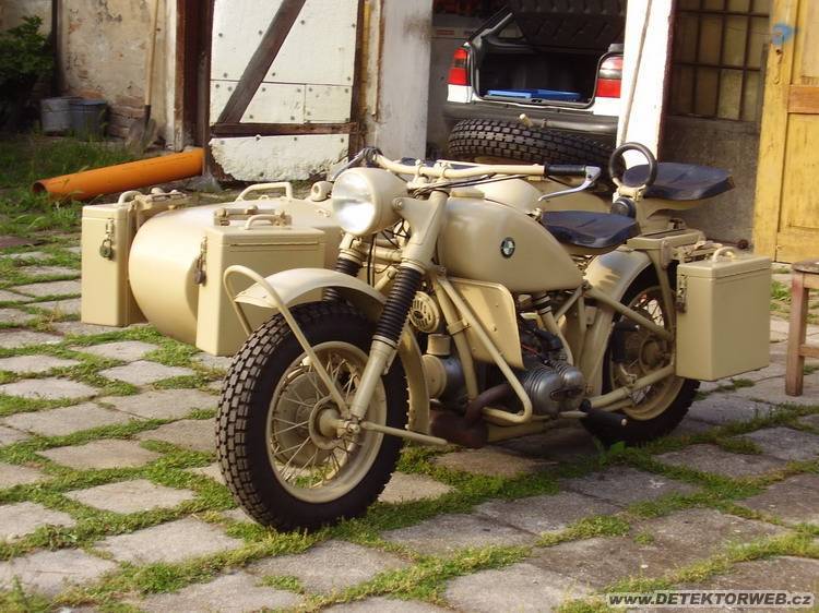 BMW r75 Sahara Camo